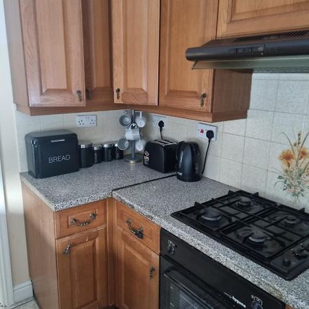 Cheerful 3-Bedroom House Brierley Hill Esterno foto