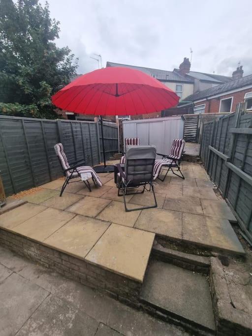 Cheerful 3-Bedroom House Brierley Hill Esterno foto