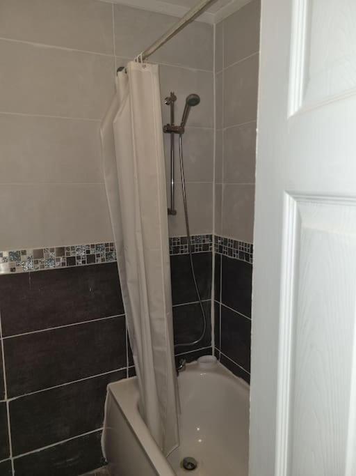 Cheerful 3-Bedroom House Brierley Hill Esterno foto