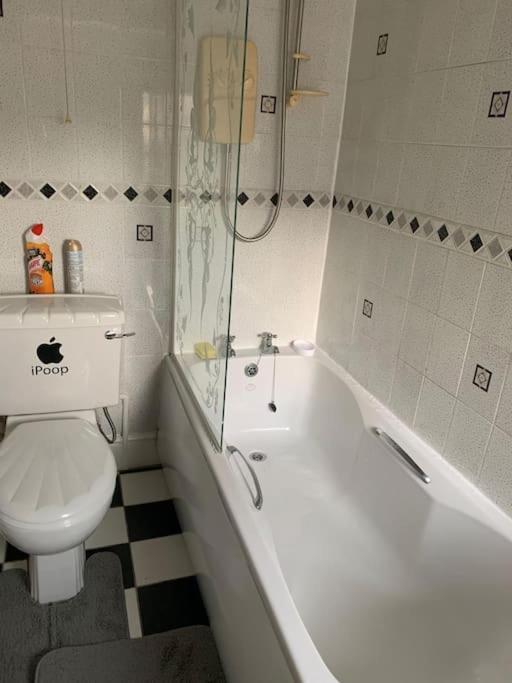 Cheerful 3-Bedroom House Brierley Hill Esterno foto