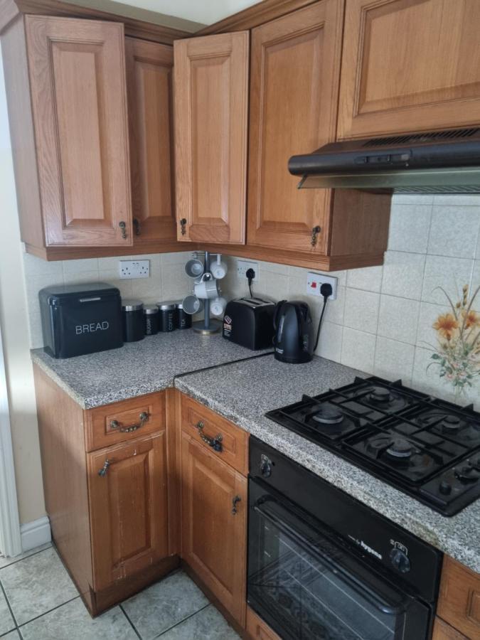 Cheerful 3-Bedroom House Brierley Hill Esterno foto