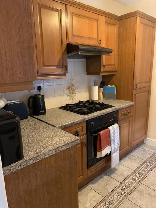 Cheerful 3-Bedroom House Brierley Hill Esterno foto